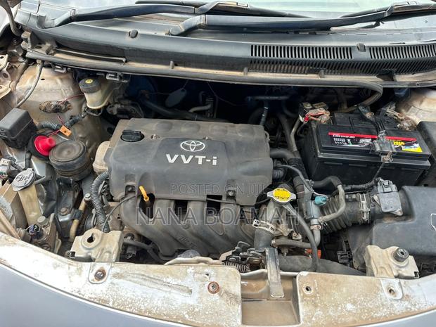 Toyota Belta 2010 Silver
