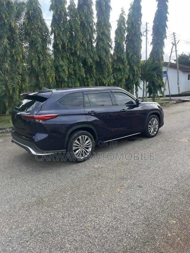 Toyota Highlander XSE 2021 Blue