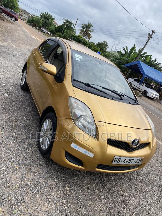 Toyota Vitz 1.3 AWD 5dr 2010 Gold