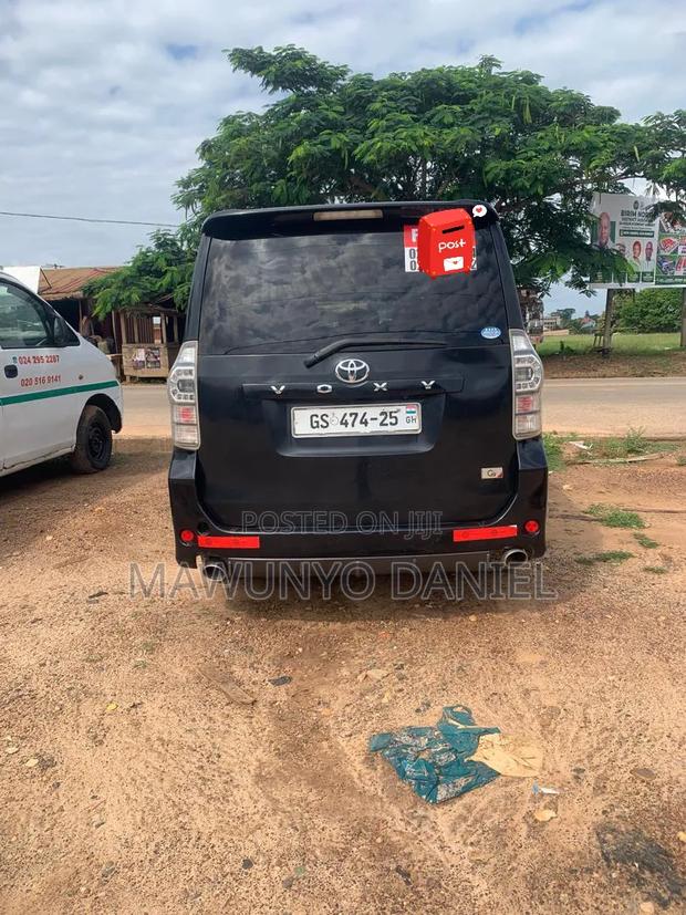Toyota Voxy V 2WD 7-Seater 2013 Black