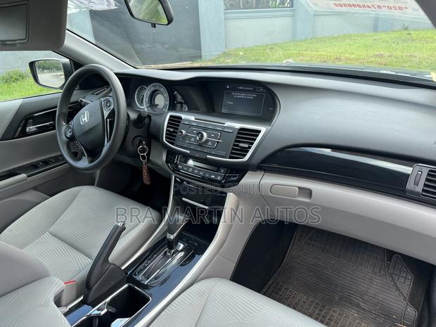 Honda Accord LX 4dr Sedan FWD (2.4L 4cyl 2A) 2017 Silver