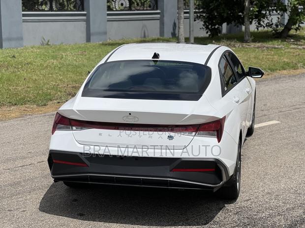 Hyundai Elantra Limited 2019 White