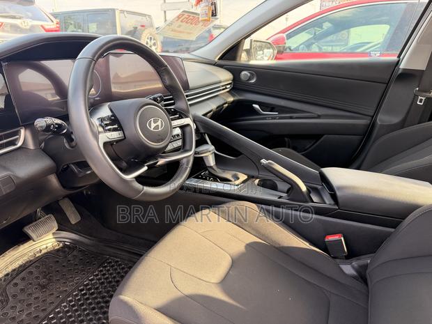 Hyundai Elantra Limited 2019 White