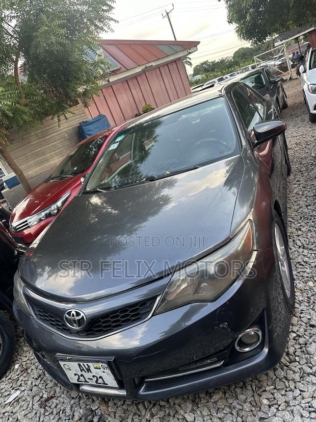Toyota Camry SE 4dr Sedan (2.5L 4cyl 6A) 2014 Gray