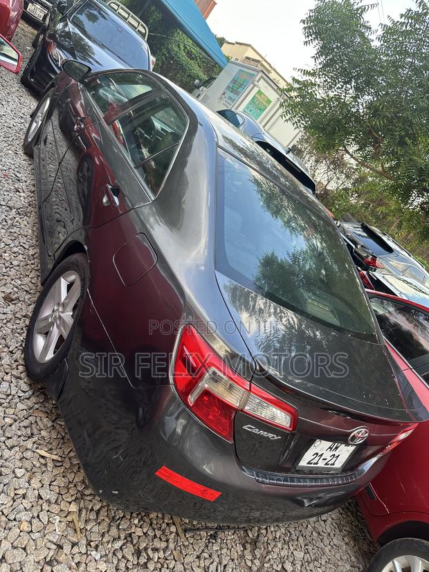 Toyota Camry SE 4dr Sedan (2.5L 4cyl 6A) 2014 Gray