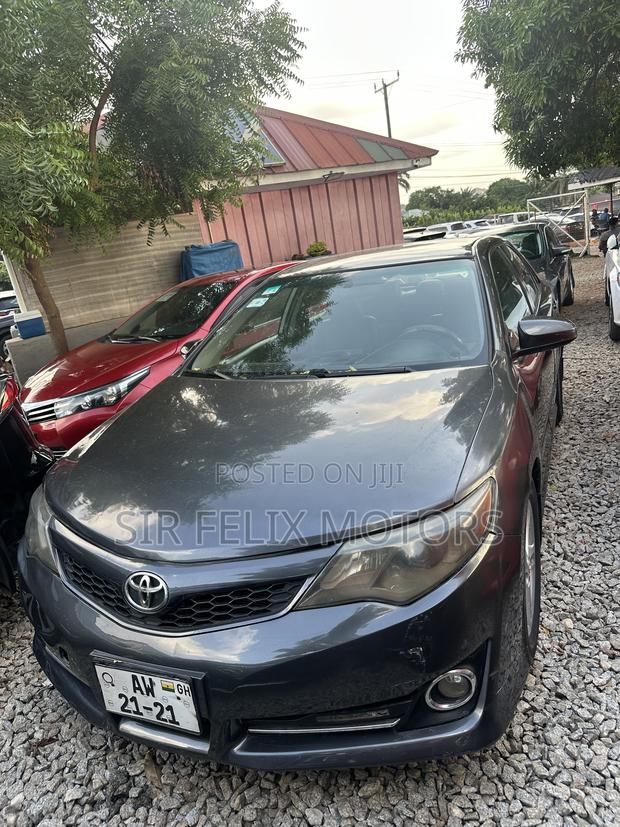 Toyota Camry SE 4dr Sedan (2.5L 4cyl 6A) 2014 Gray