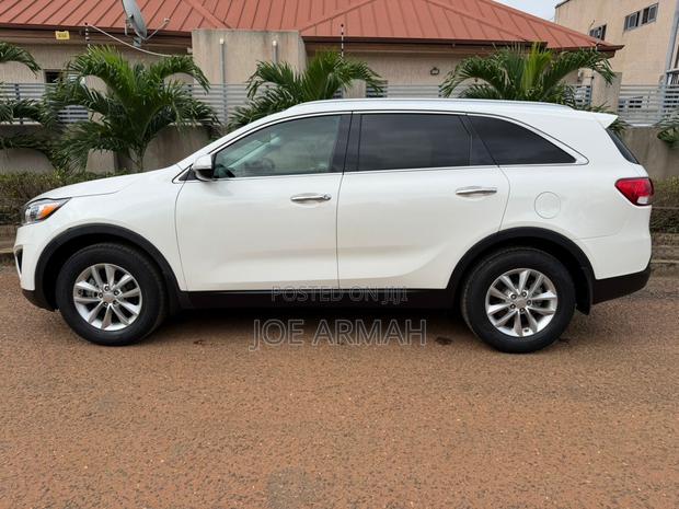 Kia Sorento 4dr SUV 2016 White