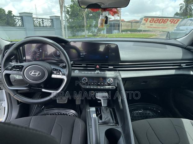 Hyundai Elantra Limited IVT 2025 Black