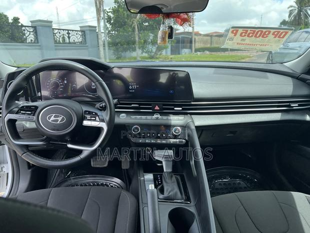 Hyundai Elantra Limited IVT 2025 Black