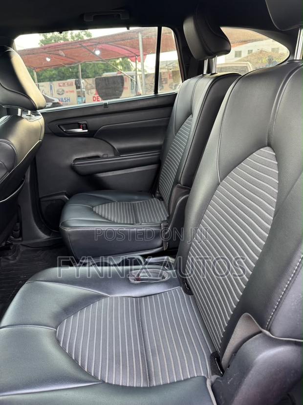 Toyota Highlander XSE 2021 Red