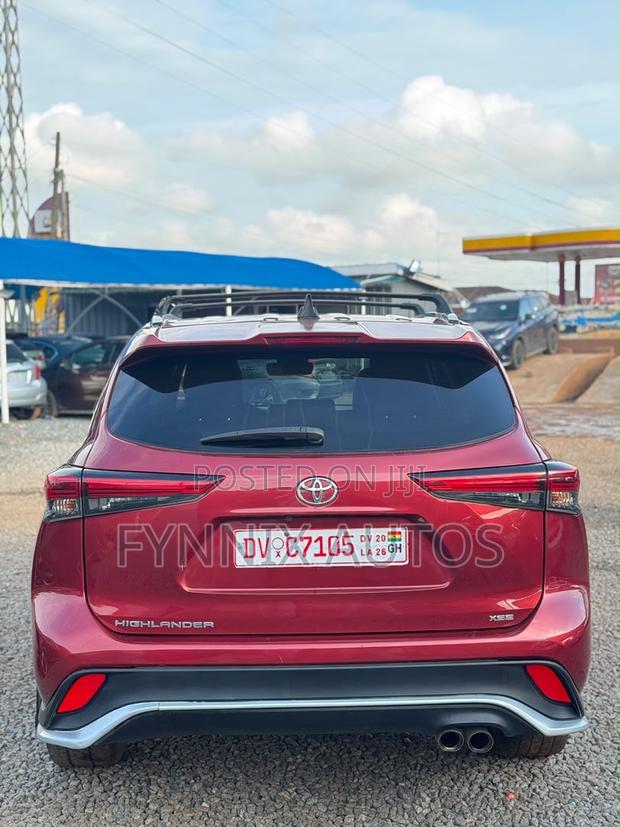 Toyota Highlander XSE 2021 Red