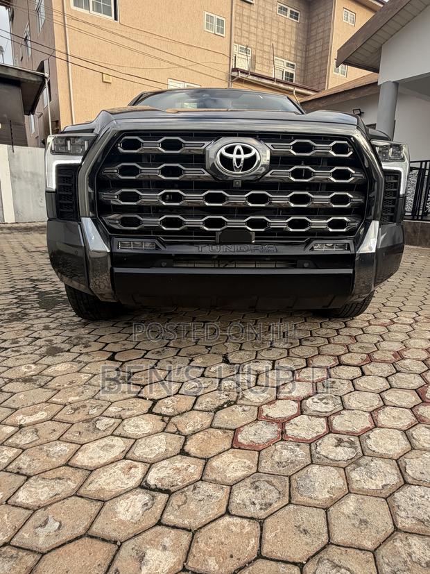 Toyota Tundra Platinum CrewMax 5.5' Bed 2023 Black