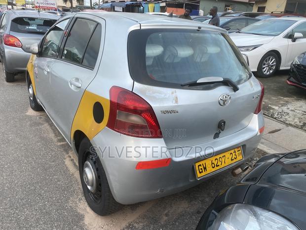 Toyota Yaris 2010 Silver