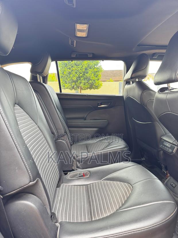 Toyota Highlander XSE 2022 Red