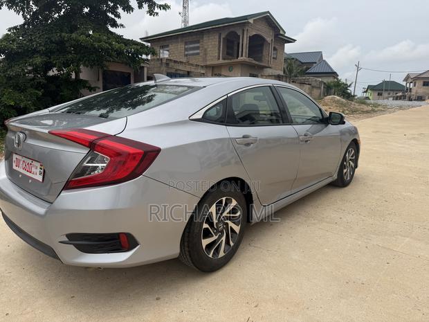 Honda Civic EX Sedan 2018 Silver
