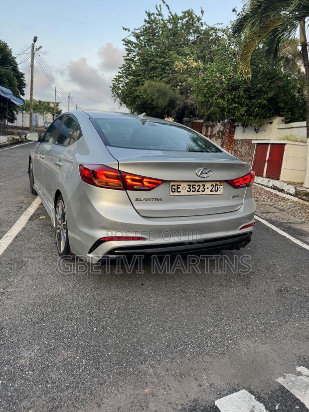 Hyundai Elantra 2017 Silver