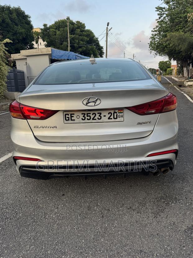 Hyundai Elantra 2017 Silver