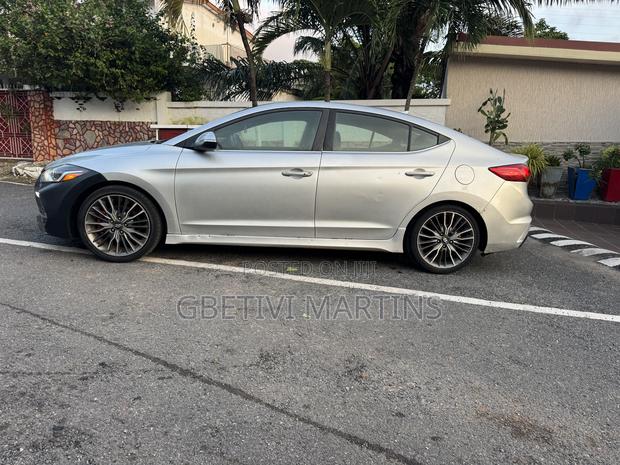 Hyundai Elantra 2017 Silver