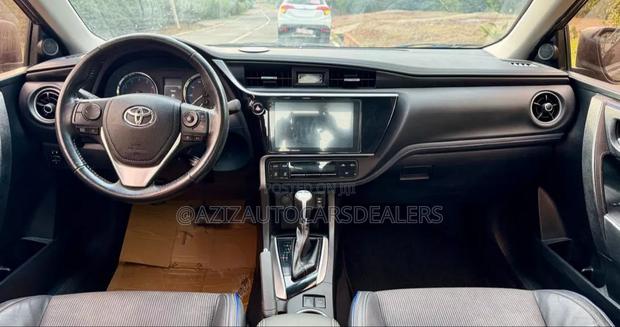 Toyota Corolla SE (1.8L 4cyl 6M) 2019 Gray