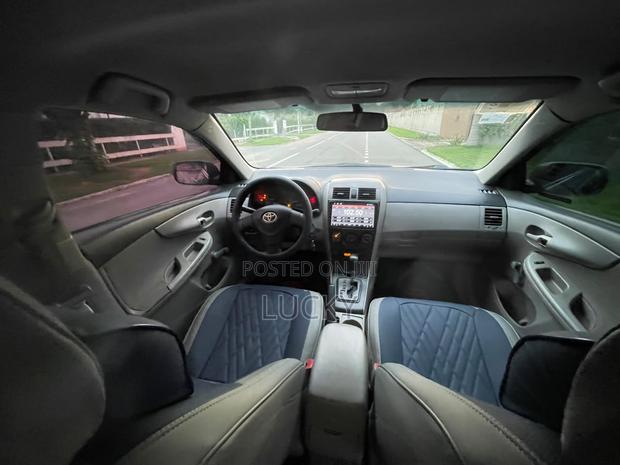 Toyota Corolla LE 4dr Sedan (1.8L 4cyl 4A) 2012 Gray