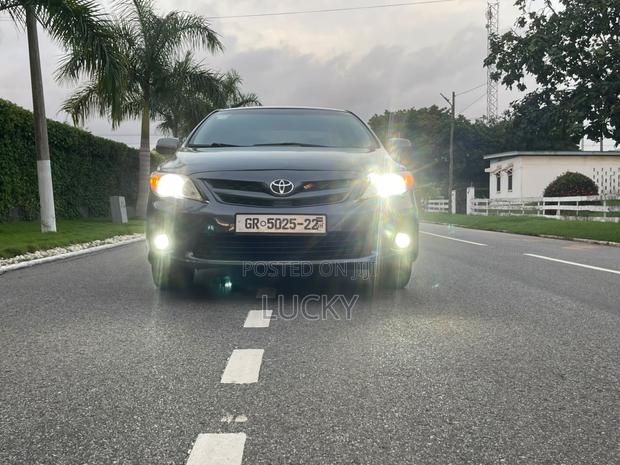 Toyota Corolla LE 4dr Sedan (1.8L 4cyl 4A) 2012 Gray