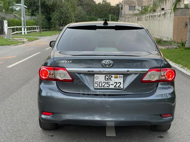 Toyota Corolla LE 4dr Sedan (1.8L 4cyl 4A) 2012 Gray