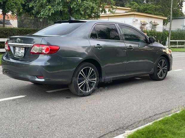 Toyota Corolla LE 4dr Sedan (1.8L 4cyl 4A) 2012 Gray