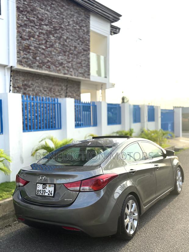 Hyundai Elantra Limited 4dr Sedan (1.8L 4cyl 6A) 2014 Silver