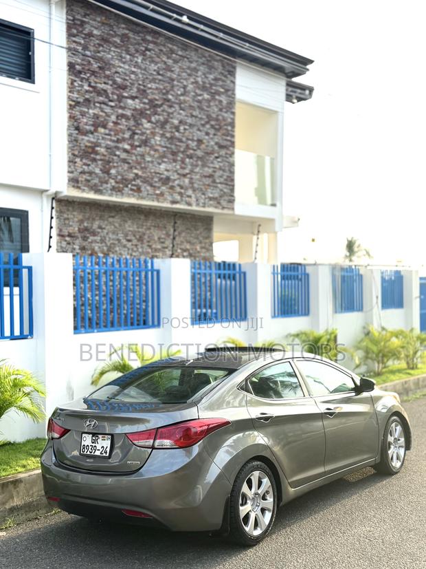Hyundai Elantra Limited 4dr Sedan (1.8L 4cyl 6A) 2014 Silver