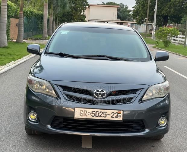 Toyota Corolla LE 4dr Sedan (1.8L 4cyl 4A) 2011 Gray