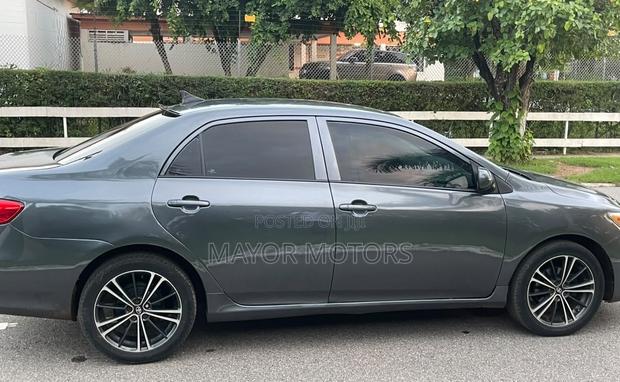 Toyota Corolla LE 4dr Sedan (1.8L 4cyl 4A) 2011 Gray