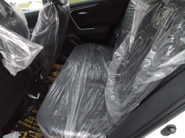 Toyota RAV4 2022 White