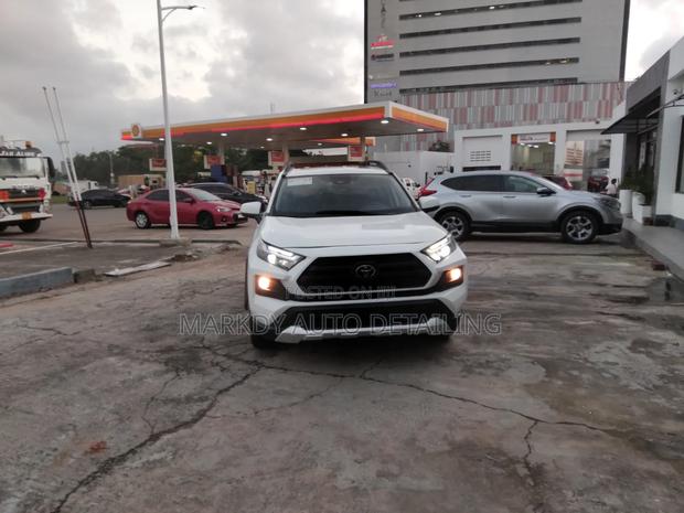 Toyota RAV4 2022 White