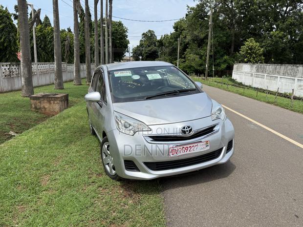 Toyota Ractis 1.5 FWD 2014 Silver