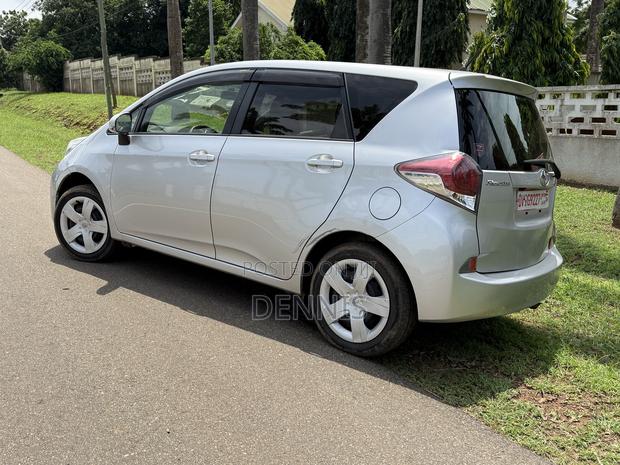 Toyota Ractis 1.5 FWD 2014 Silver
