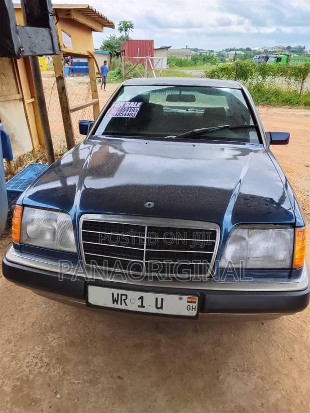 Mercedes-Benz 200E 1993 Blue