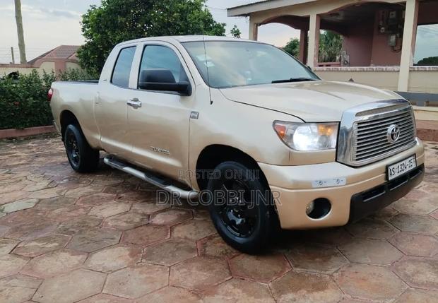 Toyota Tundra 2009 Gold