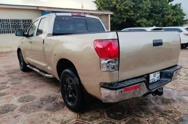 Toyota Tundra 2009 Gold