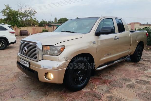 Toyota Tundra 2009 Gold