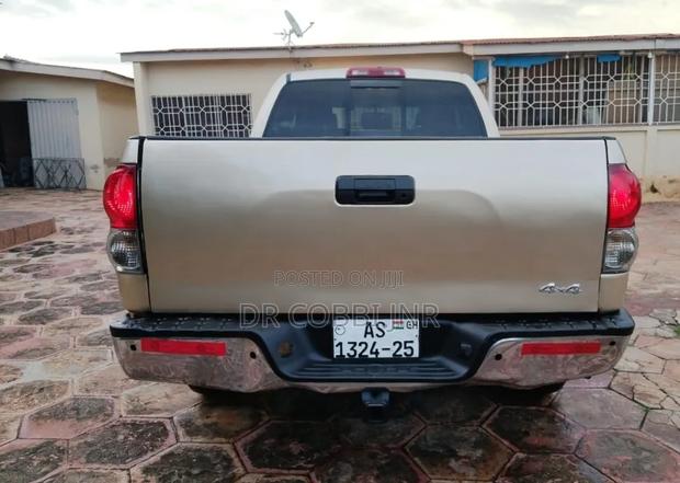 Toyota Tundra 2009 Gold
