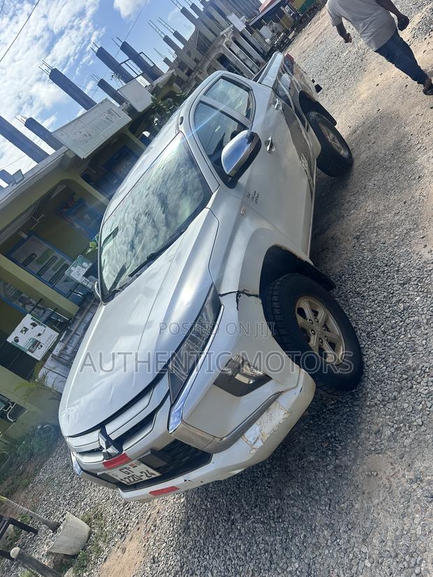 Mitsubishi L200 2019 White