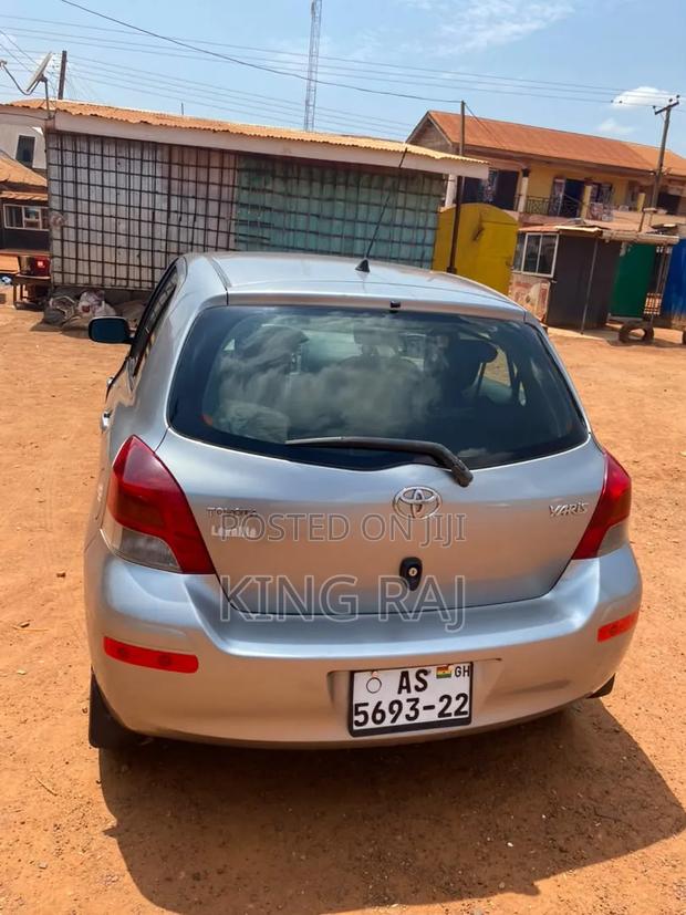 Toyota Yaris 2010 Silver