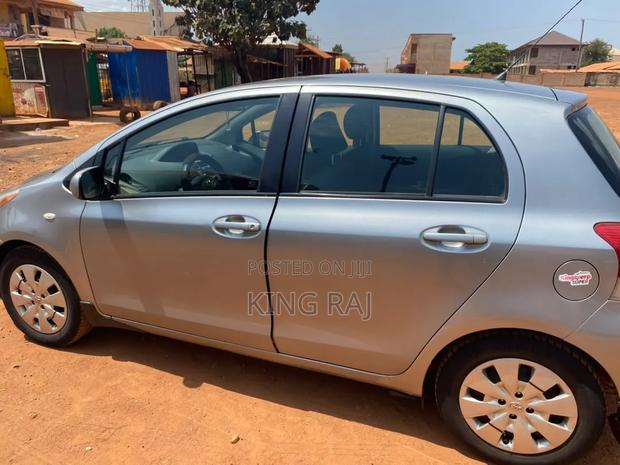 Toyota Yaris 2010 Silver