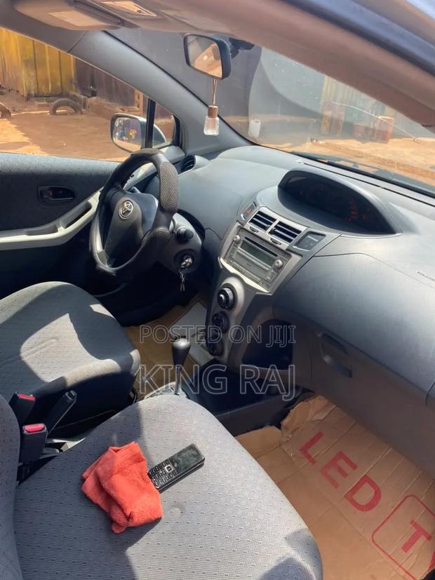 Toyota Yaris 2010 Silver