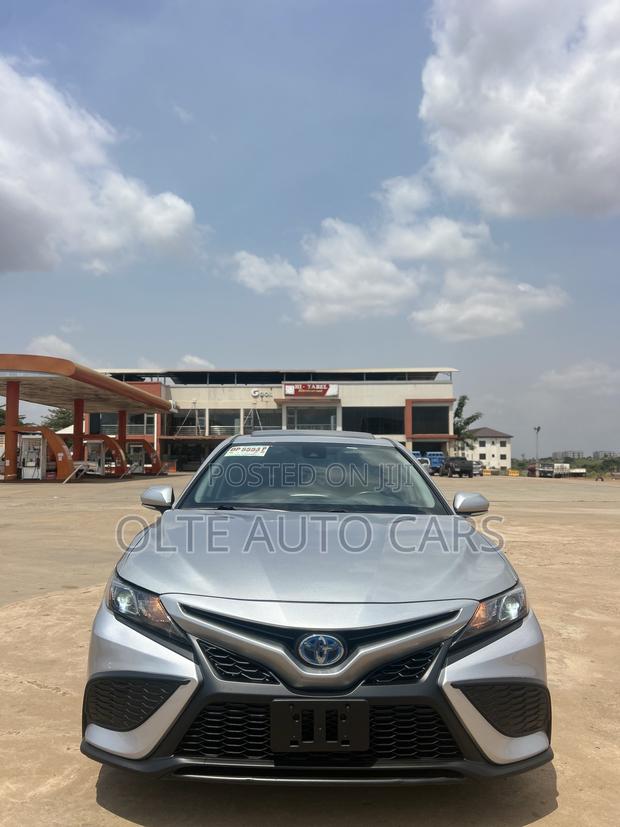 Toyota Camry SE 2022 Silver