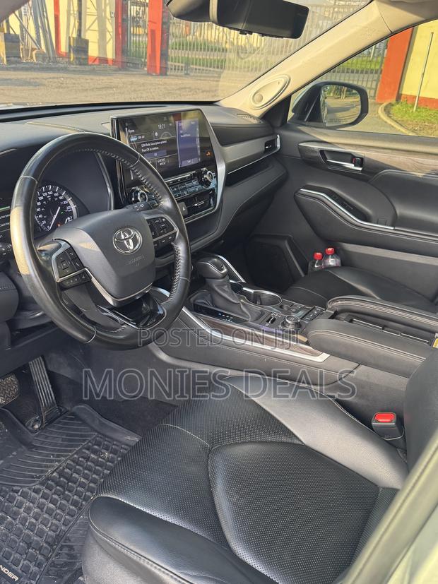 Toyota Highlander Platinum 2021 Silver