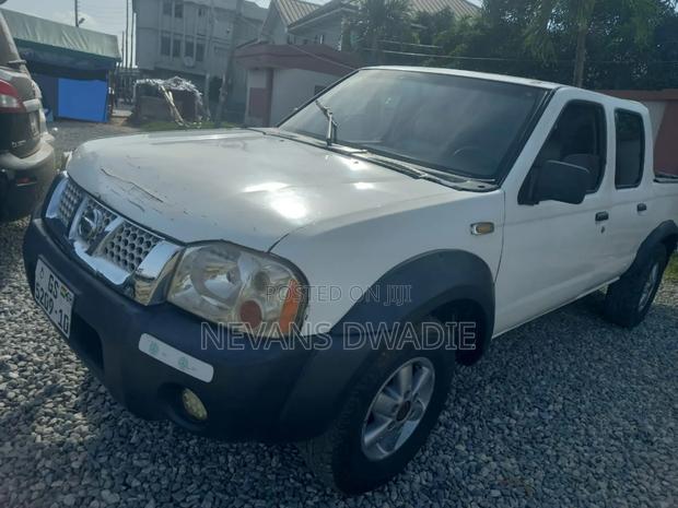 Nissan Hardbody 2010 White