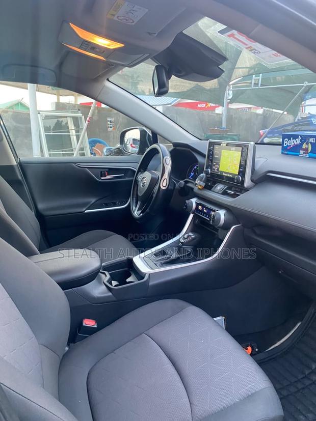 Toyota RAV4 XLE 2021