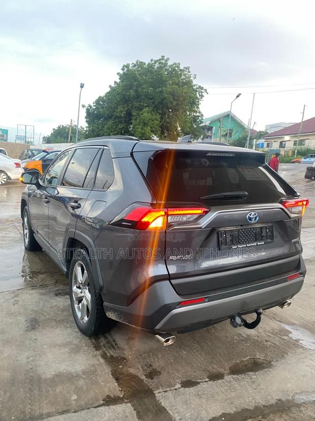 Toyota RAV4 XLE 2021
