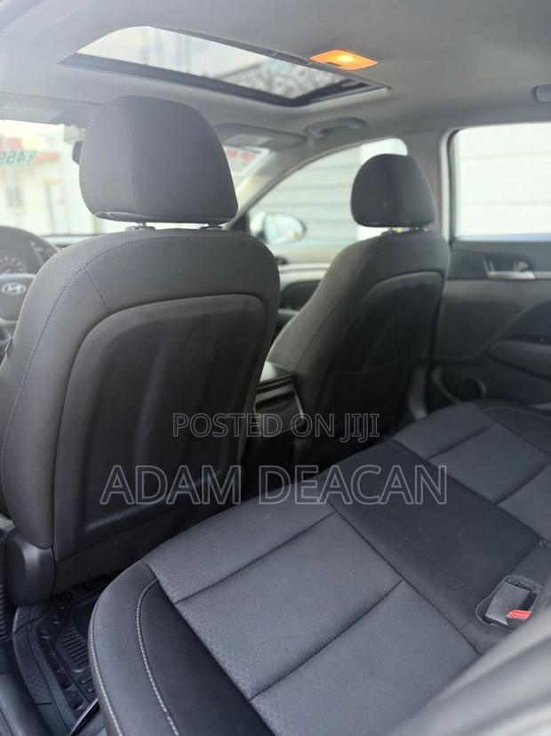 Hyundai Elantra Limited Sedan FWD (2.0L 4cyl 6A) 2017 White